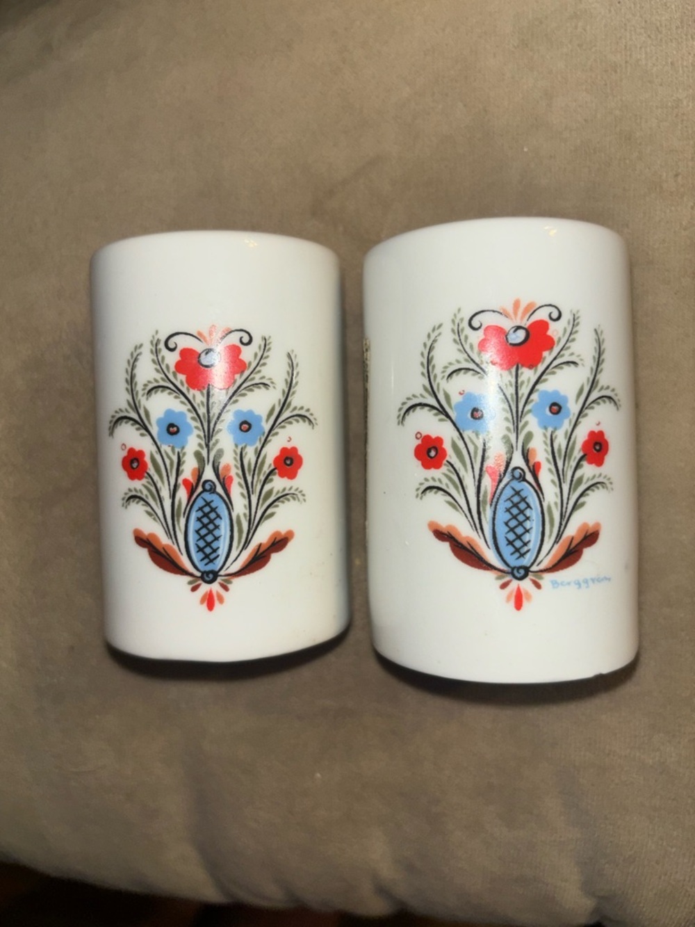 Vintage 1960’s floral poppy Berggren salt and pepper shakers. Folk art set
